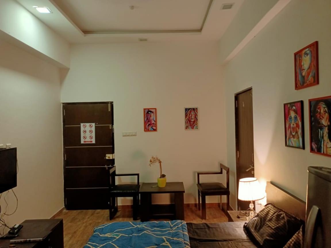 Marigold Stay Jambhulpada Bagian luar foto